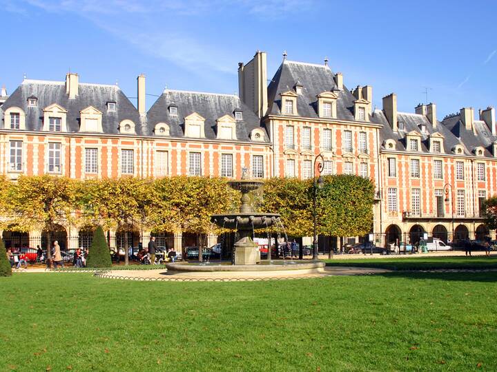 Place Des Vosges Paris 360